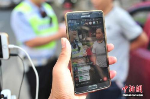 網絡直播新規(guī)明起實施：主播不能“任性” 彈幕要文明